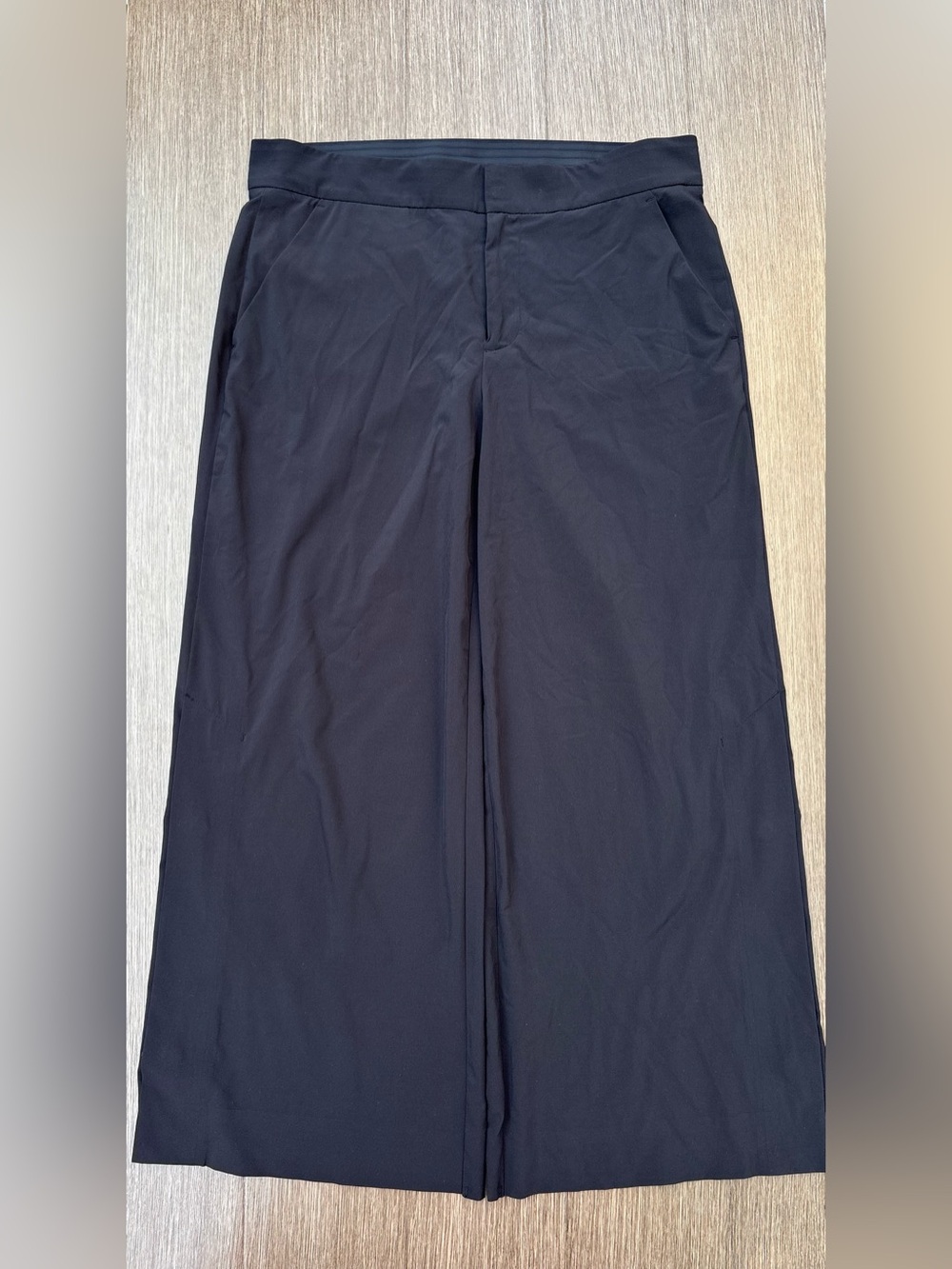 Athleta Tribeca Cropped Flowy Mid-Rise Pants In Black Size 8 - Picture 3 of 14